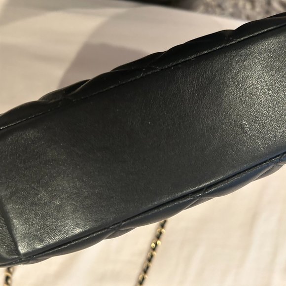 CHANEL Small Diamond CC Camera Bag - Picture 4 of 10